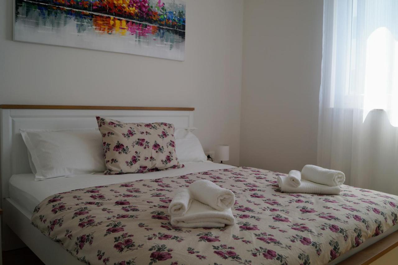 Apartment Ivona With Beautiful Seaview Makarska Exterior foto