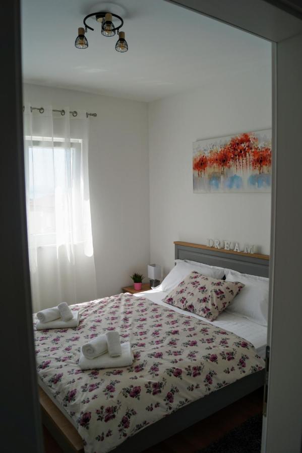 Apartment Ivona With Beautiful Seaview Makarska Exterior foto